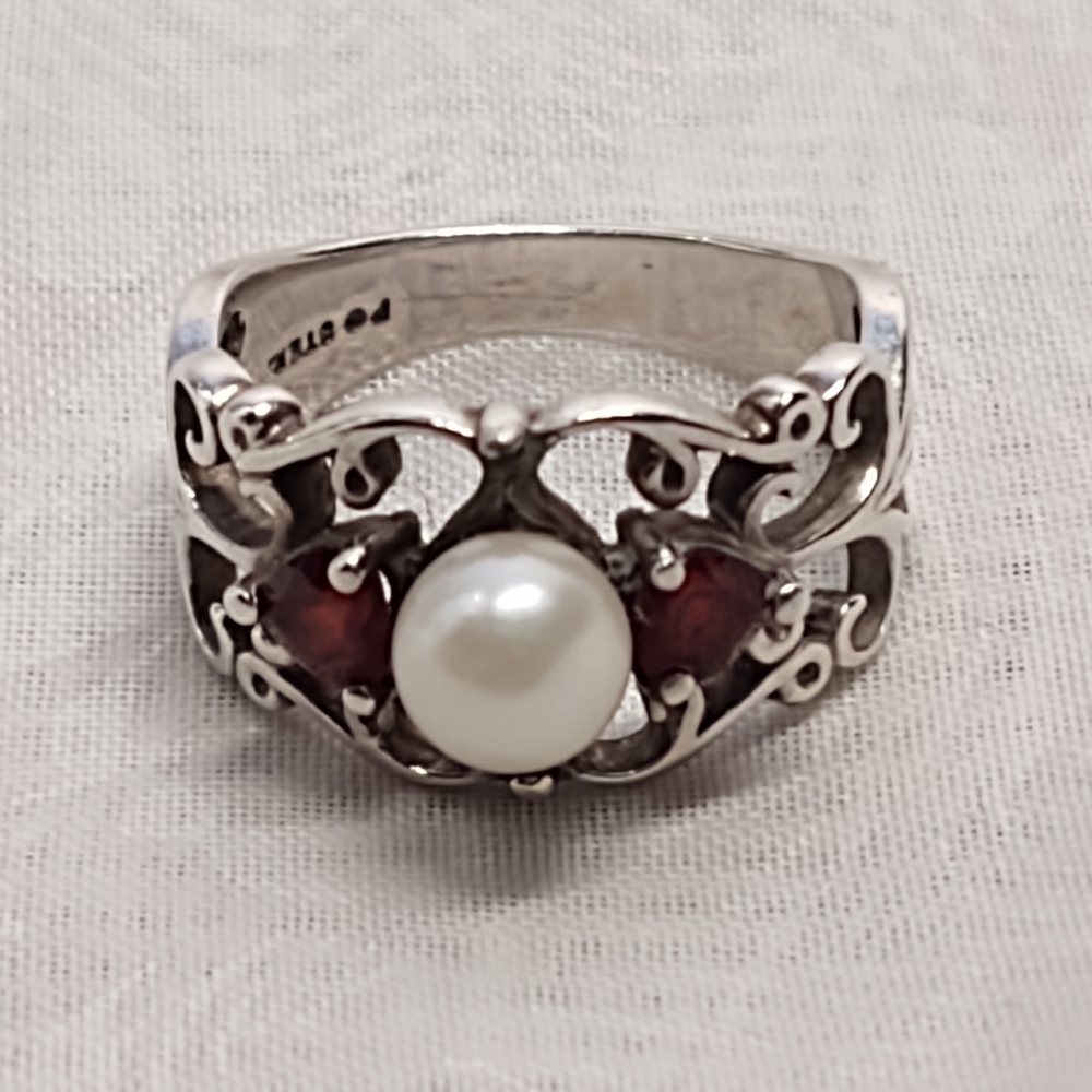 Elegant Silver and Pearl Ring